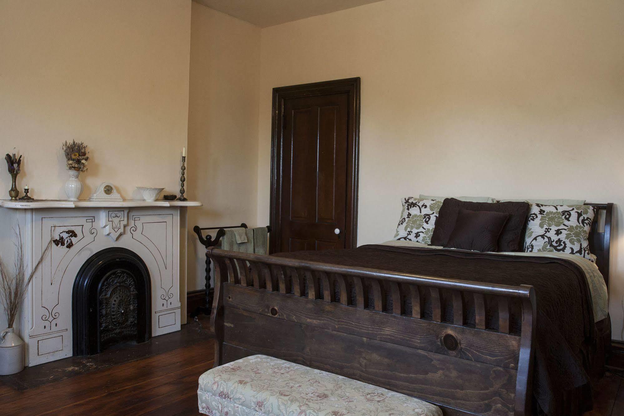 The Mitchell House Bed And Breakfast Circleville Exterior photo