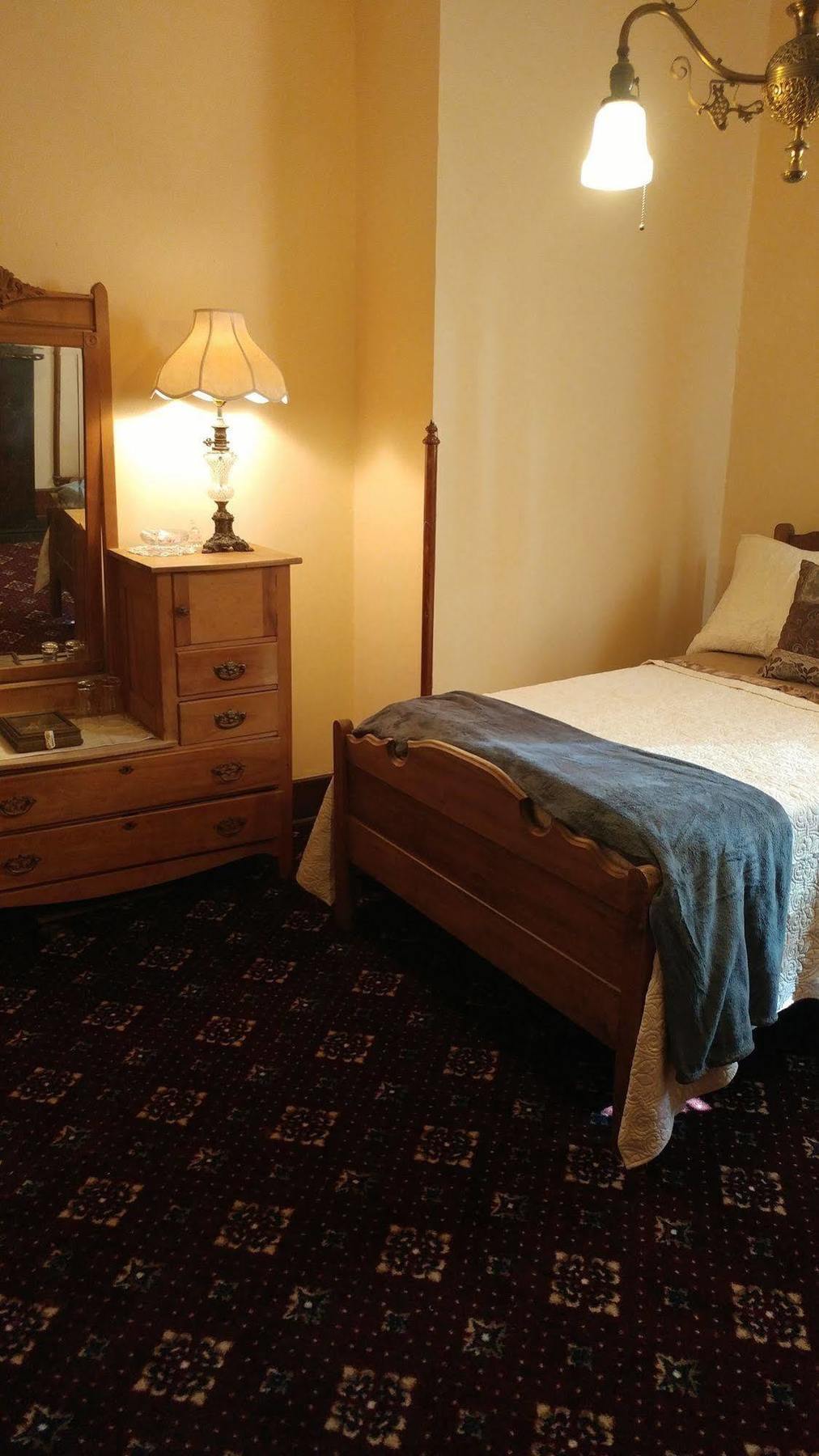 The Mitchell House Bed And Breakfast Circleville Exterior photo